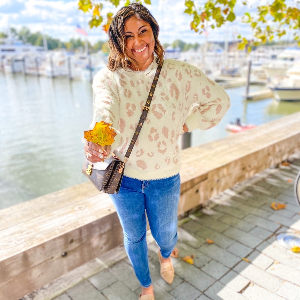 Pink Lily! Fuzzy Soft Sweater! Leopard Print! Neutral! Medium. New!